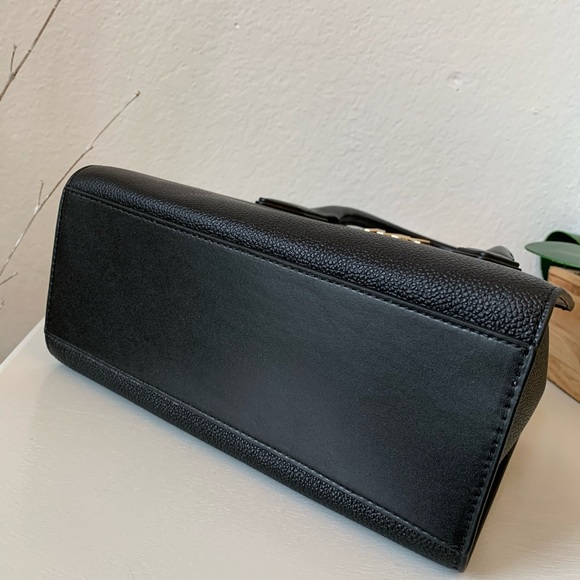 Michael Kors Montgomery MD Messenger - Picture 4 of 7